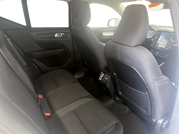 Volvo XC40 12 of 15