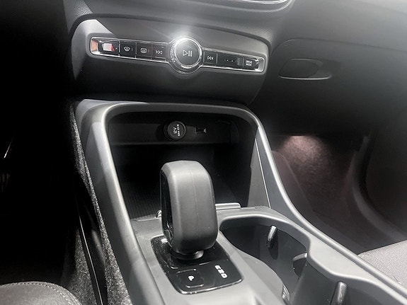 Volvo XC40 10 of 15