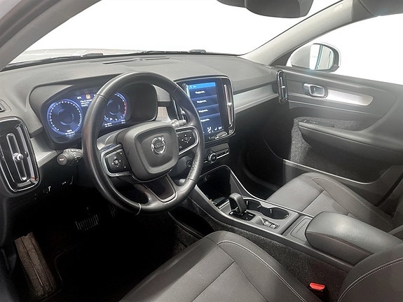 Volvo XC40 4 of 15