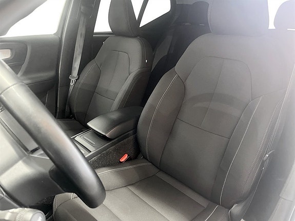 Volvo XC40 5 of 15