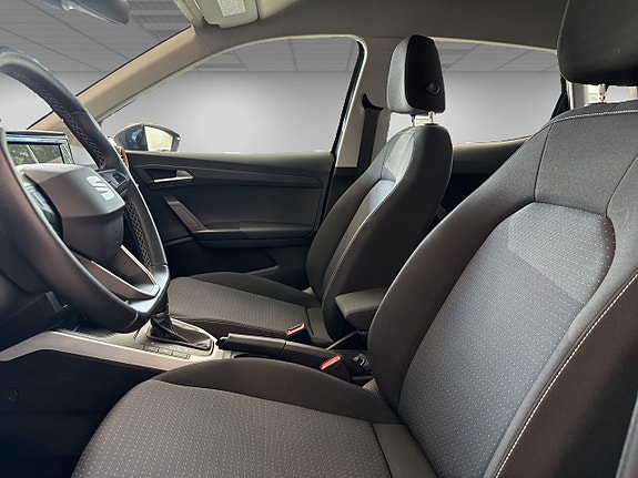 Seat Arona 8 of 14