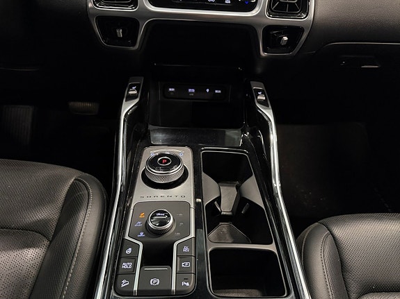 Kia Sorento 11 of 25
