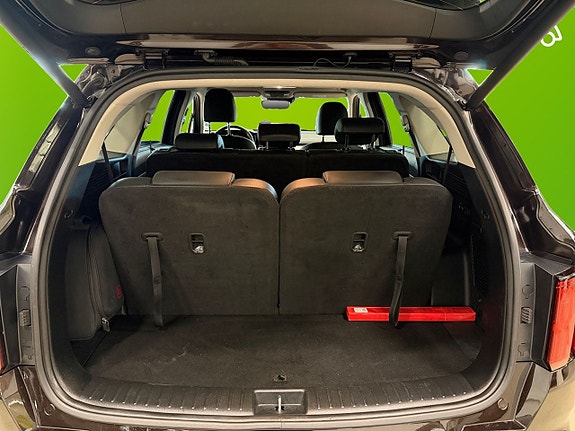 Kia Sorento 16 of 25