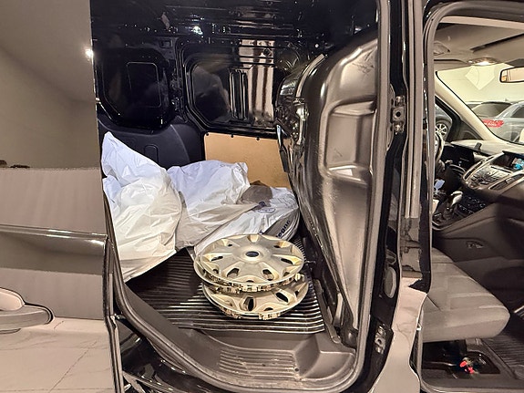 Ford Transit Connect 13 of 19