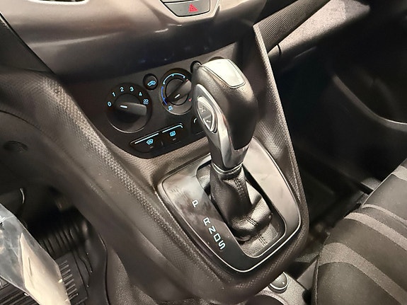 Ford Transit Connect 10 of 19