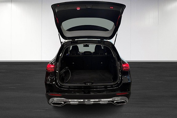 Mercedes-Benz GLC300 e 22 of 24