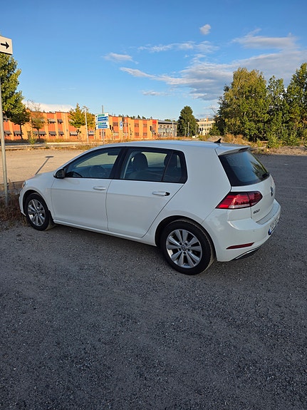Volkswagen Golf VII 2 of 5