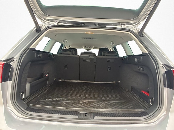 Volkswagen Passat 30 of 30