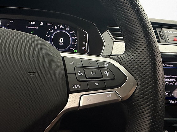 Volkswagen Passat 18 of 30