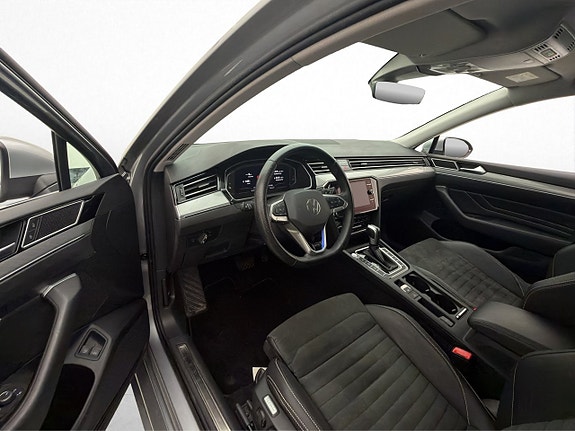 Volkswagen Passat 11 of 30
