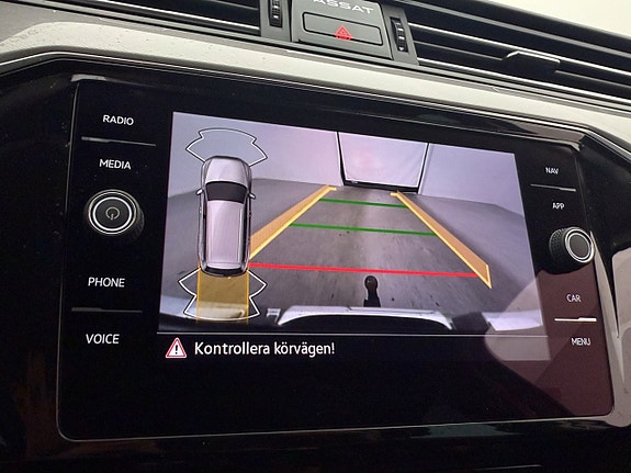 Volkswagen Passat 19 of 30