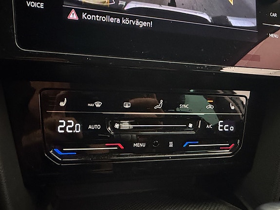 Volkswagen Passat 25 of 30