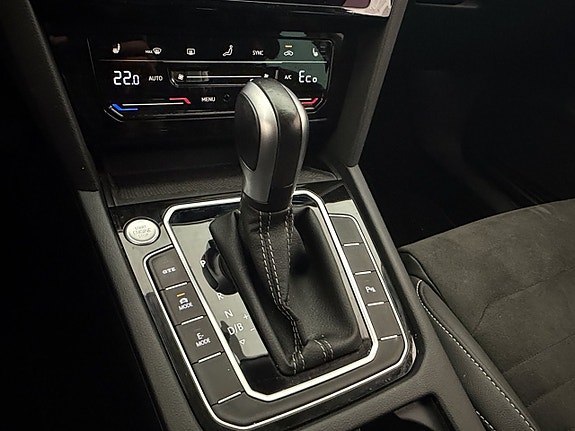 Volkswagen Passat 26 of 30