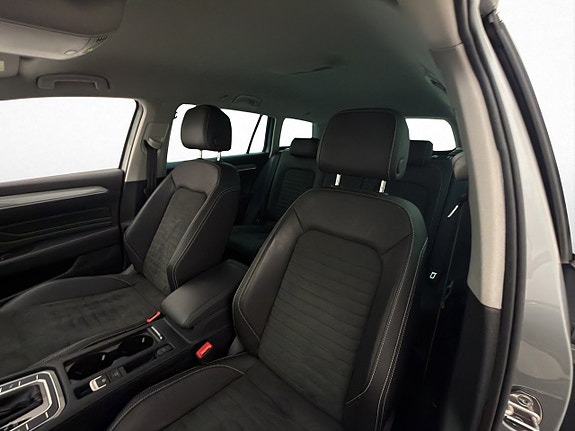 Volkswagen Passat 12 of 30