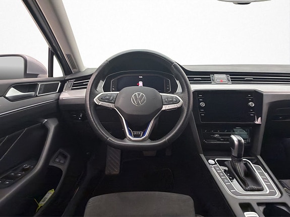 Volkswagen Passat 14 of 30