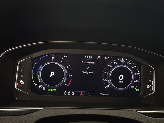 Volkswagen Passat 17 of 30