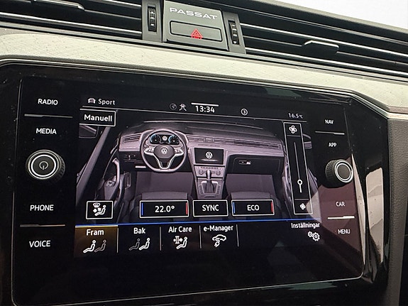 Volkswagen Passat 24 of 30