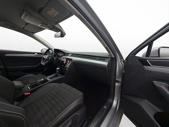 Volkswagen Passat 28 of 30