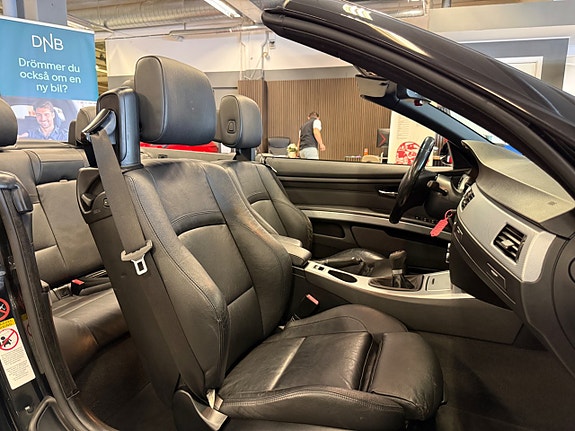 BMW 330d 19 of 25