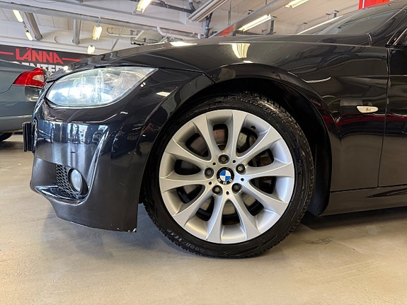 BMW 330d 2 of 25