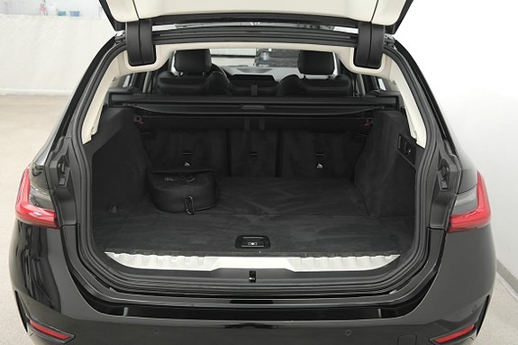 BMW 330e 18 of 21