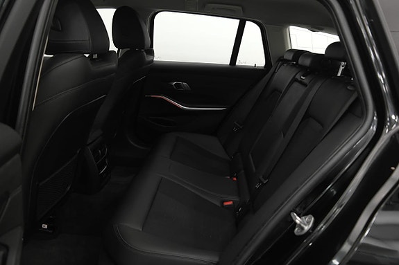 BMW 330e 14 of 21