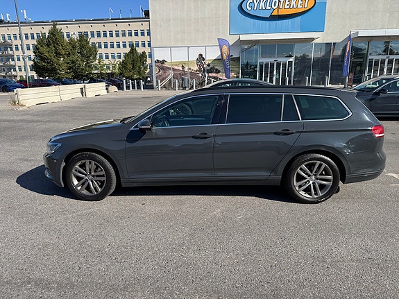 Volkswagen Passat 3 of 13