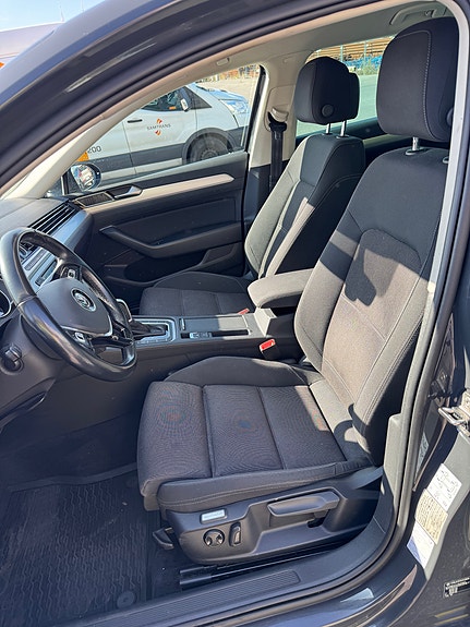 Volkswagen Passat 9 of 13
