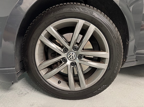 Volkswagen Passat 11 of 13