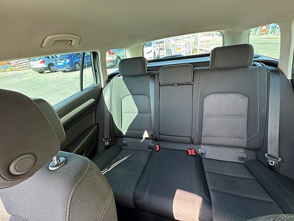 Volkswagen Passat 10 of 13