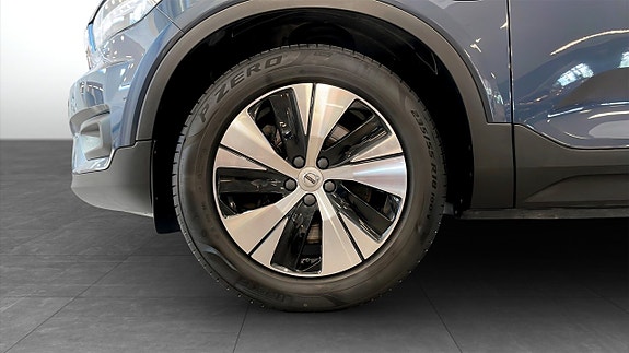 Volvo XC40 9 of 11