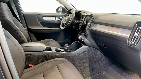 Volvo XC40 3 of 11