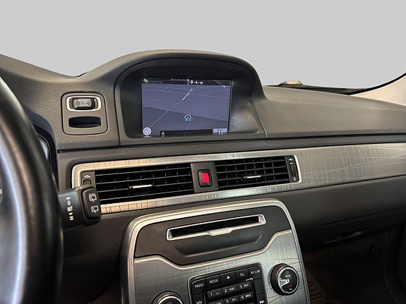 Volvo XC70 14 of 28