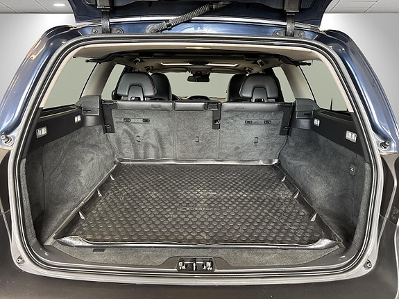 Volvo XC70 17 of 28