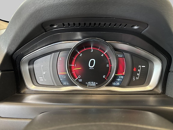Volvo XC70 13 of 28