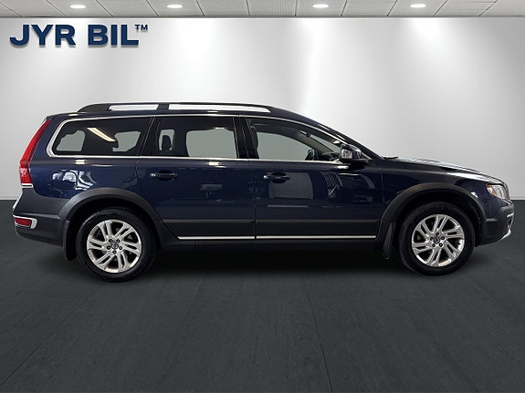 Volvo XC70 2 of 28