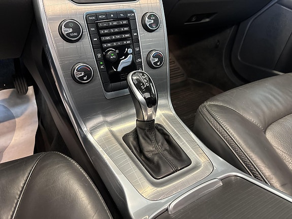Volvo XC70 16 of 28