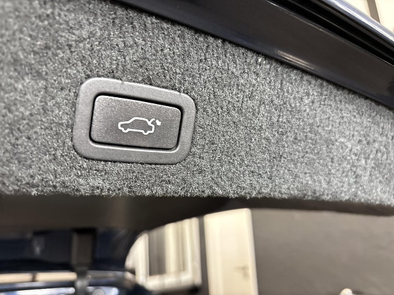 Volvo XC70 18 of 28