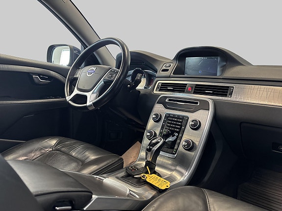 Volvo XC70 23 of 28