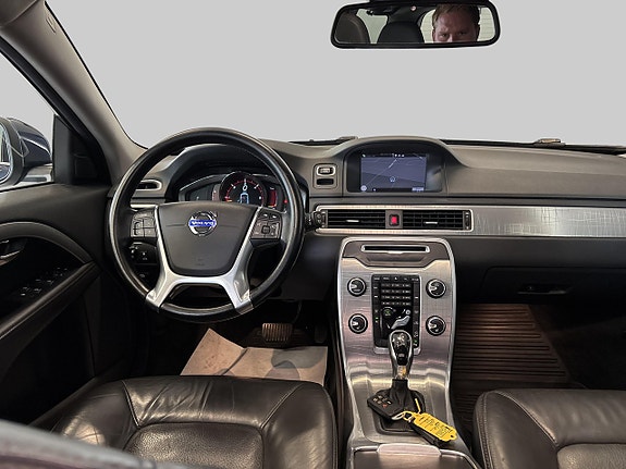 Volvo XC70 11 of 28