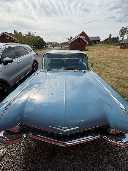Cadillac Sedan DeVille 5 of 5