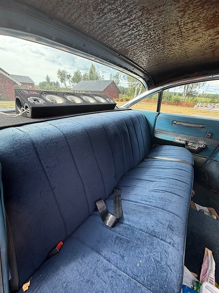 Cadillac Sedan DeVille 3 of 5