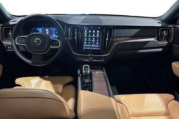 Volvo XC60 10 of 23