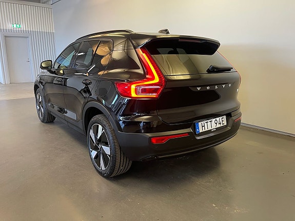 Volvo XC40 3 of 18