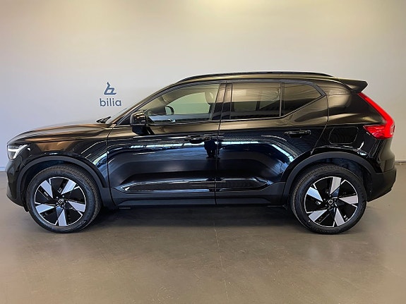 Volvo XC40 2 of 18