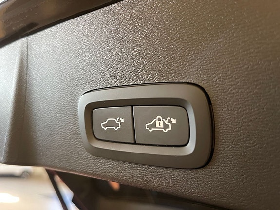 Volvo XC40 8 of 18