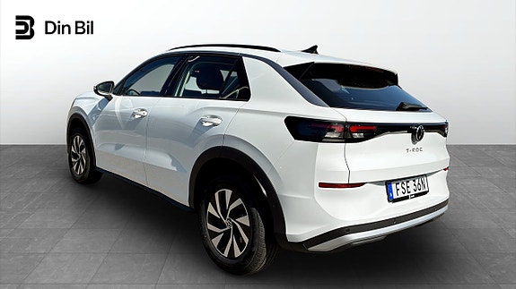 Volkswagen T-Roc 3 of 12