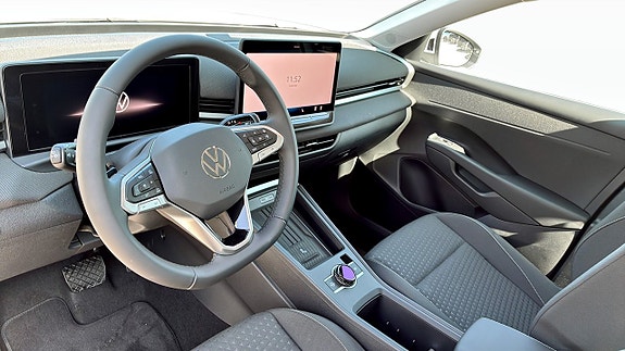 Volkswagen T-Roc 7 of 12