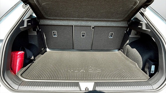 Volkswagen T-Roc 12 of 12