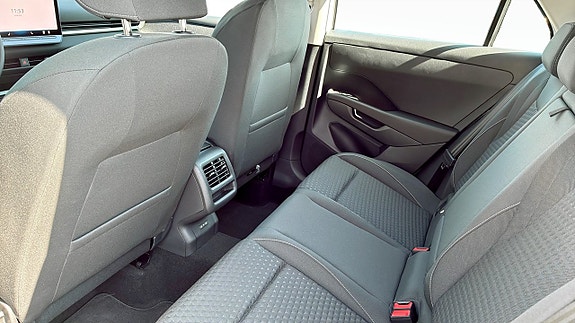 Volkswagen T-Roc 11 of 12